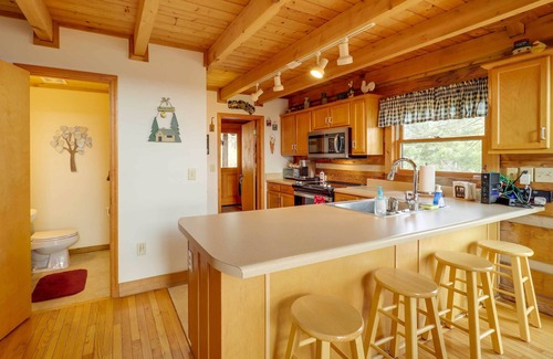 Deep Gap Cabin | Smoky Mountain Vacation Rental w/Large Deck!