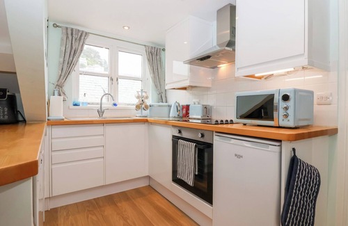 Looe Cottage | SMUGGLERS LOFT, romantic, character holiday cottage in Looe