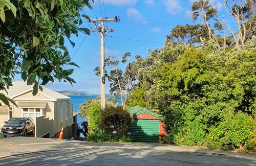 Snells Beach Apartment | Snells Beach secluded bush and seaside apartment with FREE WiFi