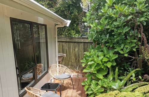 Snells Beach Apartment | Snells Beach secluded bush and seaside apartment with FREE WiFi