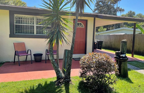 Homosassa House | Snorkel with the Manatees in Your Back Yard - Kayaks Included