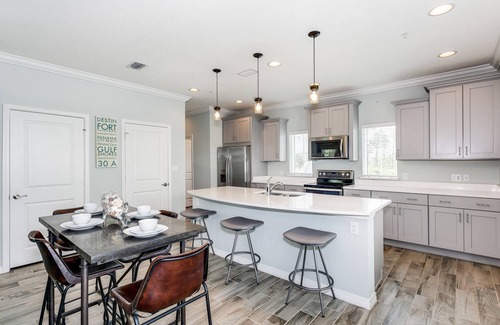 Ono Island House | Snow Birds Welcome! | Screened Balcony | 18-Hole Golf | Private Beach Club | Pools