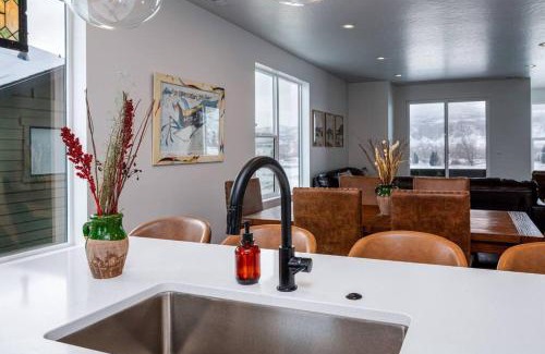 Mountain Green House | Snow Canyon Lodge with Resort Amenities