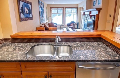 East Kootenay Condo | Snow Creek Lodge by Fernie Lodging Co