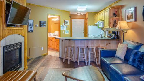 Sun Peaks Apartment | Snow Creek Village #48 By Bear Country