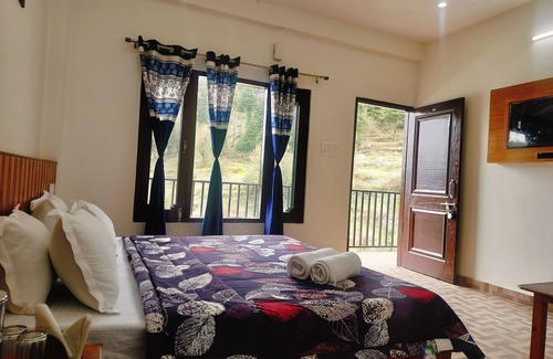 Dalhousie Hotel | Snow Mount View
