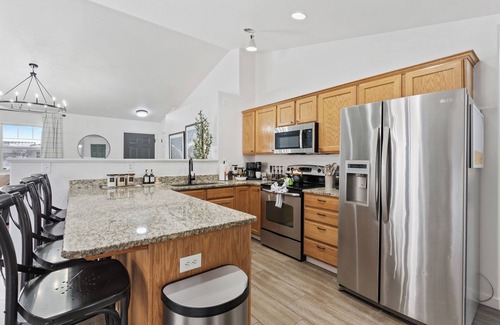 Ogden House | SnowBasin, Breakfast, Pets, Massage, BBQ, 30+
