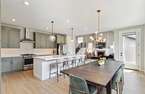 Mountain Green House | Snowbasin Family Vibes – Kids toys + Chef’s Kitchen + Movie Room