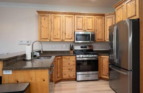 Ogden House | Snowbasin Lakehouse with Hot Tub and Resort Amenities