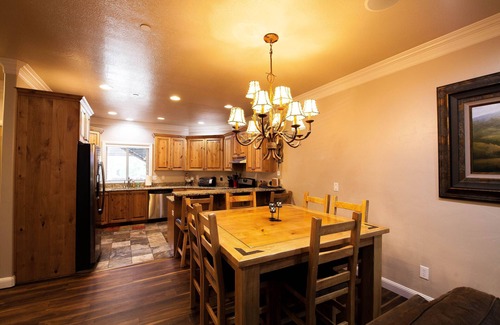Ogden Condo | Snowbasin/Lakeside Village Beautiful Vacation Home. Hot tub/Garage/2000sqft