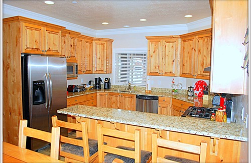 Ogden Condo | Snowbasin/Lakeside Village Beautiful Vacation Home. Hot tub/Garage/2000sqft