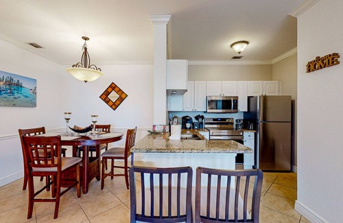 Clearwater Condo | Snowbird-friendly condo with pool, hot tub, sauna, fitness room & on-site tennis