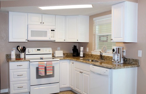 Holiday Lake Estates House | Snowbirds' Dream, Minutes from the Beach, Shopping, Nature and Biking Trails