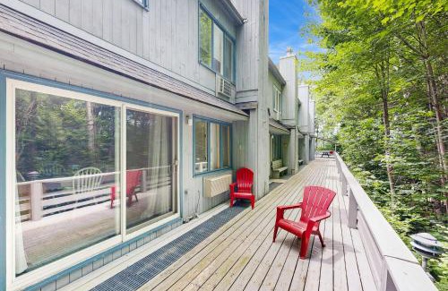 Bartlett Apartment | Snowcone