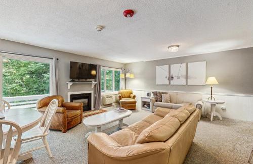 Bartlett Apartment | Snowcone