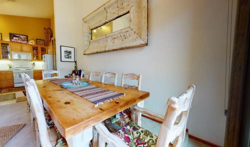 Mammoth Lakes Apartment | Snowcreek #760 condo
