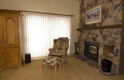 Mammoth Lakes Resort | Snowcreek Resort Vacation Rentals