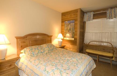 Mammoth Lakes Resort | Snowcreek Resort Vacation Rentals