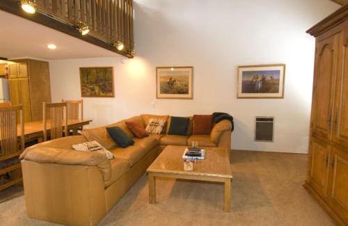 Mammoth Lakes Resort | Snowcreek Resort Vacation Rentals