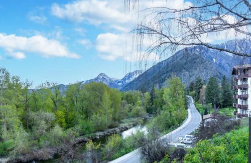 Leavenworth House | Snowcreek Suite - Aspen - Hot Tub - Kitchenette