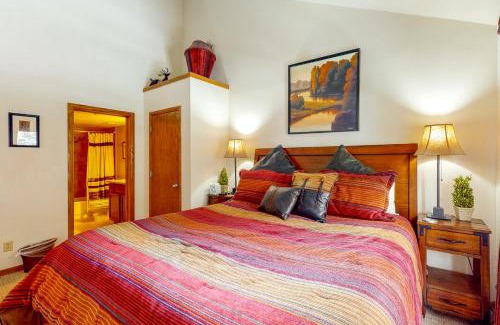 Mountain House Apartment | Snowdance Manor 403