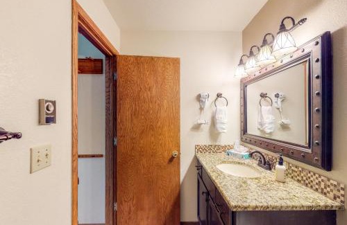 Mountain House Apartment | Snowdance Manor 403