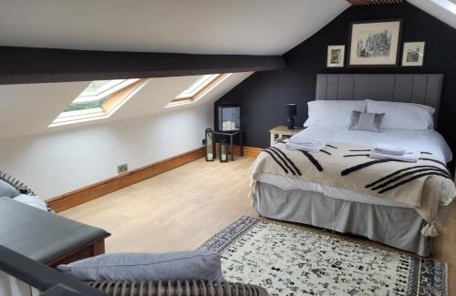 Penrhyndeudraeth Apartment | Snowdon view, steam railway & Portmeirion nearby