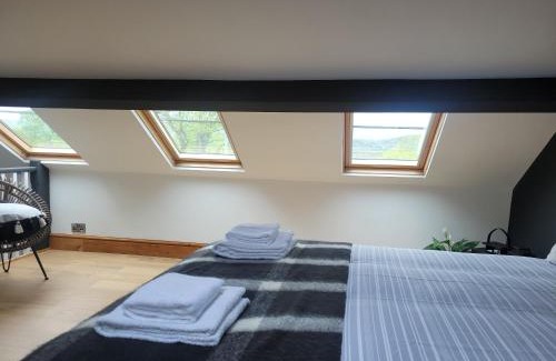 Penrhyndeudraeth Apartment | Snowdon view, steam railway & Portmeirion nearby