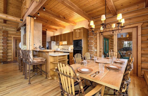 Mountain Village Cabin | Snowdrift Cabin by Avantstay Breathtaking Home w/Prime Ski Access