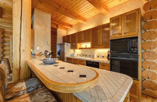 Mountain Village Cabin | Snowdrift Cabin by Avantstay Breathtaking Home w/Prime Ski Access