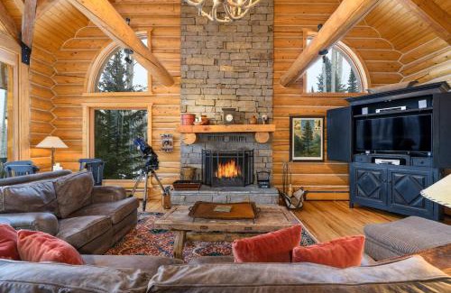 Mountain Village House | Snowdrift Cabin by AvantStay Breathtaking Home w Prime Ski Access