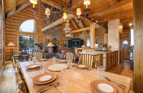 Mountain Village House | Snowdrift Cabin by AvantStay Breathtaking Home w Prime Ski Access