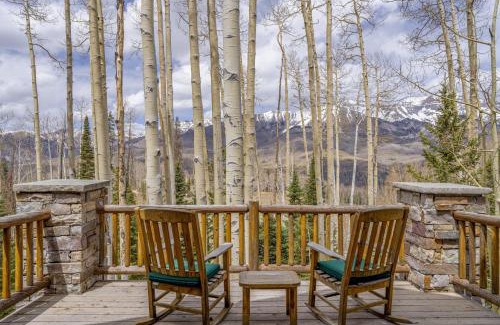 Mountain Village House | Snowdrift Cabin by AvantStay Breathtaking Home w Prime Ski Access