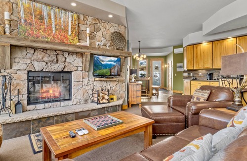 Windcliff Estates Condo | Snowdrift Lodge Vacation Home at Windcliff by RedAwning