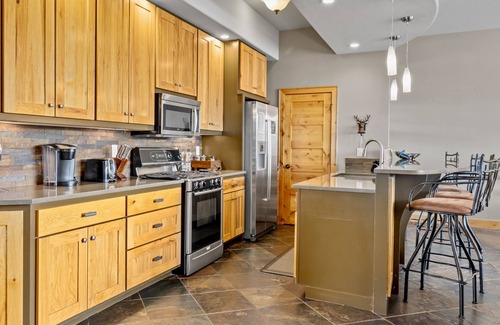 Windcliff Estates Condo | Snowdrift Lodge Vacation Home at Windcliff by RedAwning
