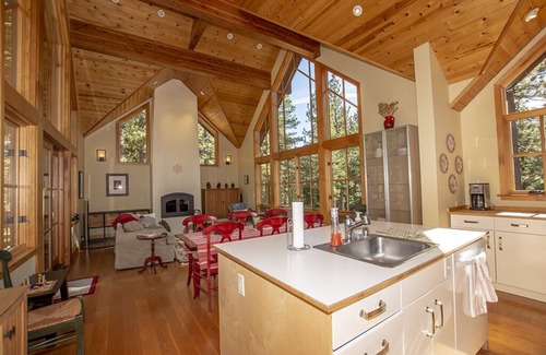 Twin Peaks House | Snowglobe by Hauserman Rentals