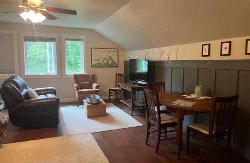 Palmer Bed & Breakfast | Snowgoose Pond Bed & Breakfast