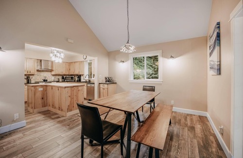 Glacier Cabin | Snowline Cabin #69 - Upscale - Hot Tub - WiFi