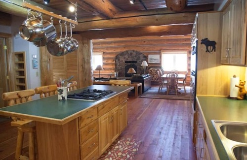 Dubois Cabin | Snowmobile/hunting lodge, GTNP,Togwotee pass,winds