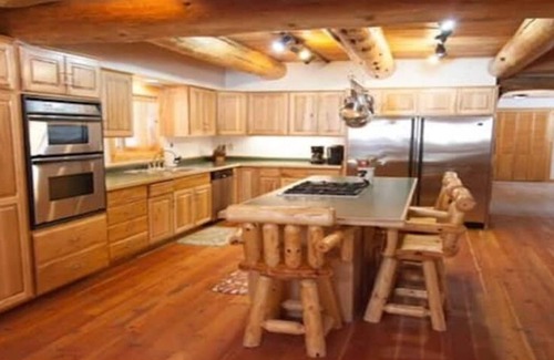 Dubois Cabin | Snowmobile/hunting lodge, GTNP,Togwotee pass,winds