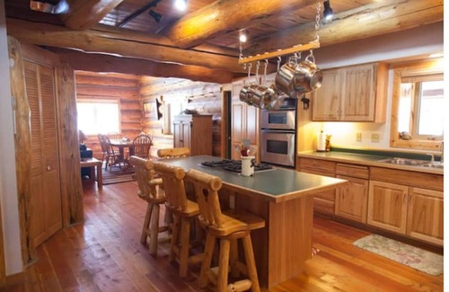Dubois Cabin | Snowmobile/hunting lodge, GTNP,Togwotee pass,winds