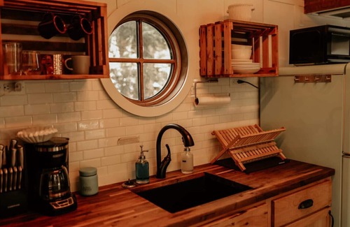 Drake House | Snowshoe Hare Tiny Home at The Woolly Bugger Inn