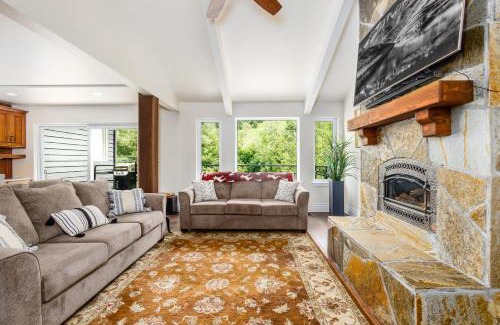 Alyeska Apartment | Snowy Court
