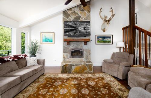 Alyeska Apartment | Snowy Court