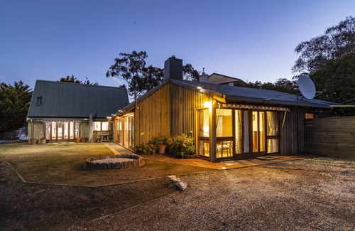Old Adaminaby House | Snowy Mountains Fishing Lodge, Old Adaminaby