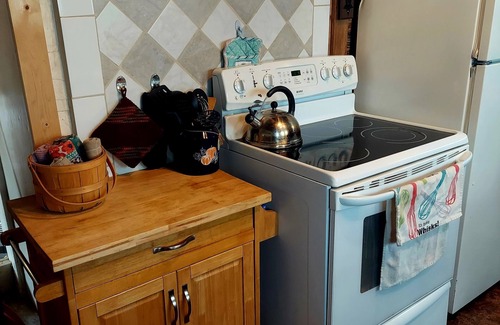 St. Anthony House | Snug and Cozy Hideaway is close to National Parks, BYU Idaho, and River Beach