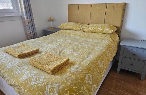 Helensburgh Apartment | Snug - Colquhoun Square Apartment
