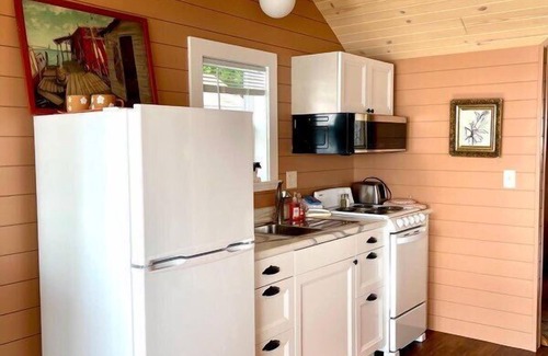 Sturgeon Bay Cottage | Snug Harbor Inn - Midship Cottage