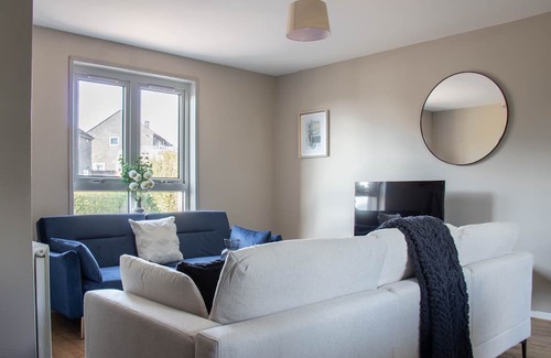 Dalmuir House | Snug Modern Home in Clydebank