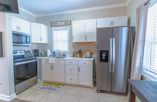 Montgomery Apartment | Snug Stay in Cottage Hill | Pet-Friendly 1BR Apt